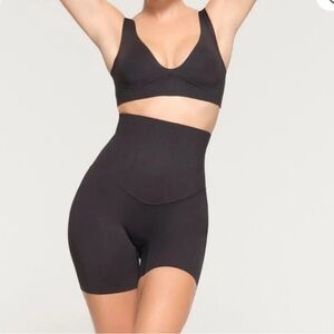 SKIMS BNWT Bonded Corset High Waist Shorts, Black, XXS